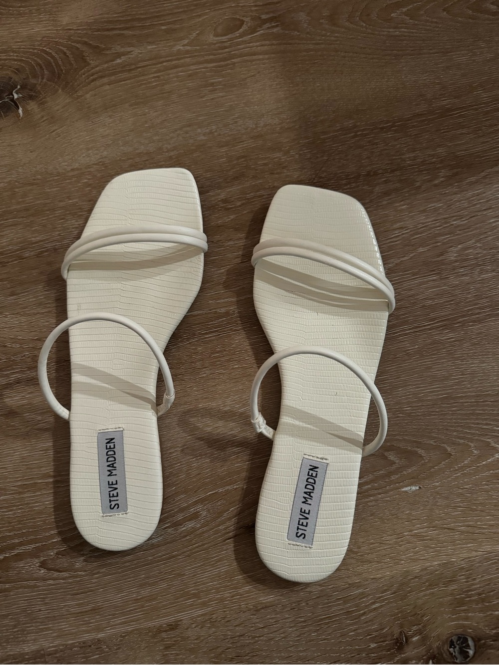 Steve Madden white sandals size 9. Good condition